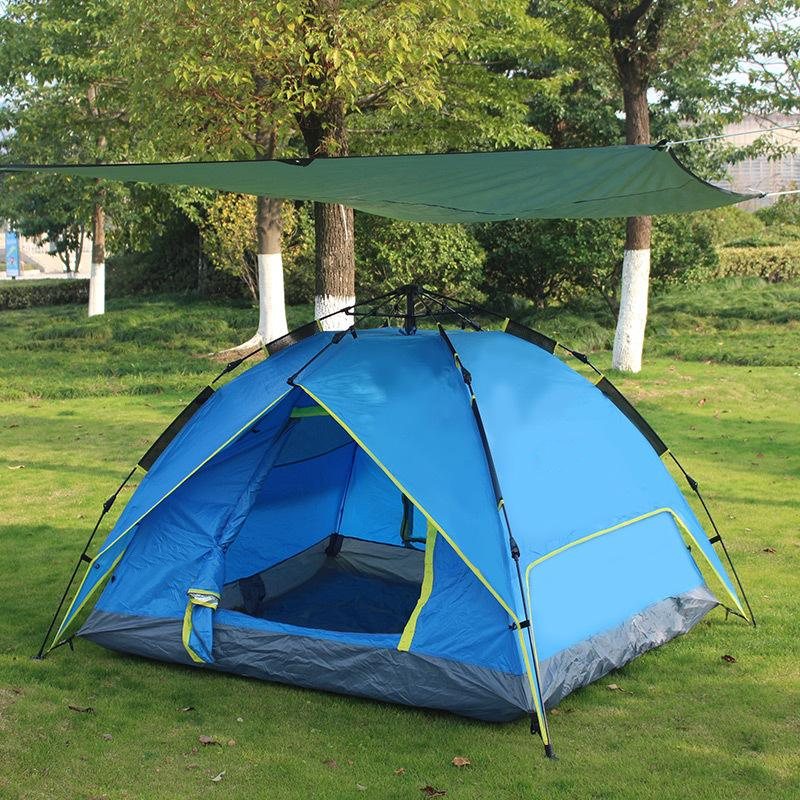 Una pequeña lona es una gran herramienta para acampar.