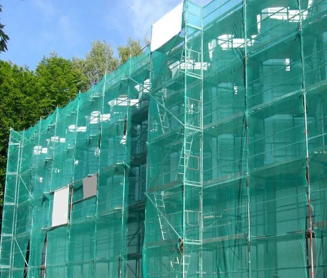 El sitio de construcción no ha completado el edificio, ¿por qué debería cubrir un trozo de 